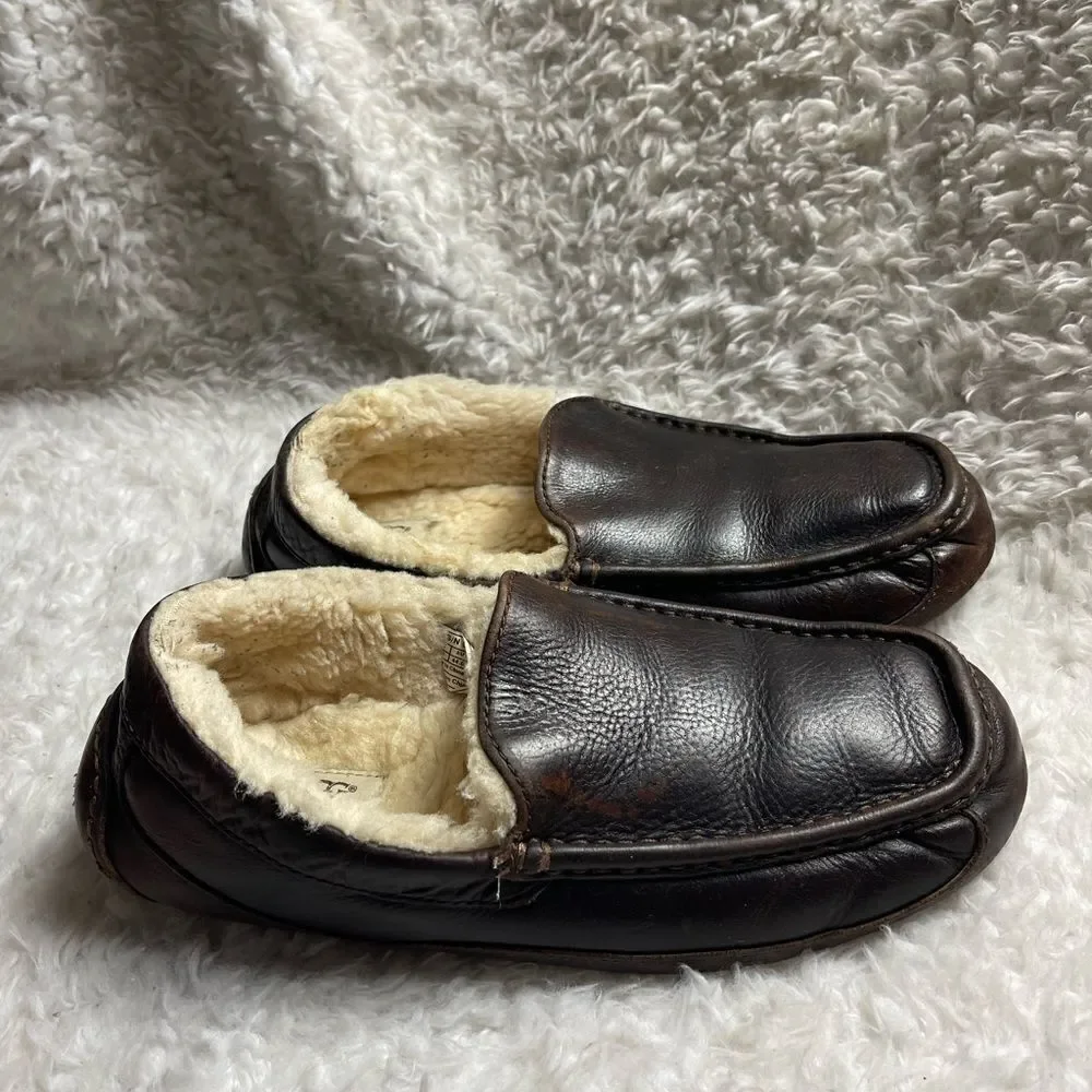 UGG Ascot Leather Brown Slippers/ Moccasins wool lining size 11